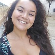 Soy estudiante universitaria y estoy muy comprometida con el aprendizaje de idiomas. Me encanta poder compartir mis conocimientos